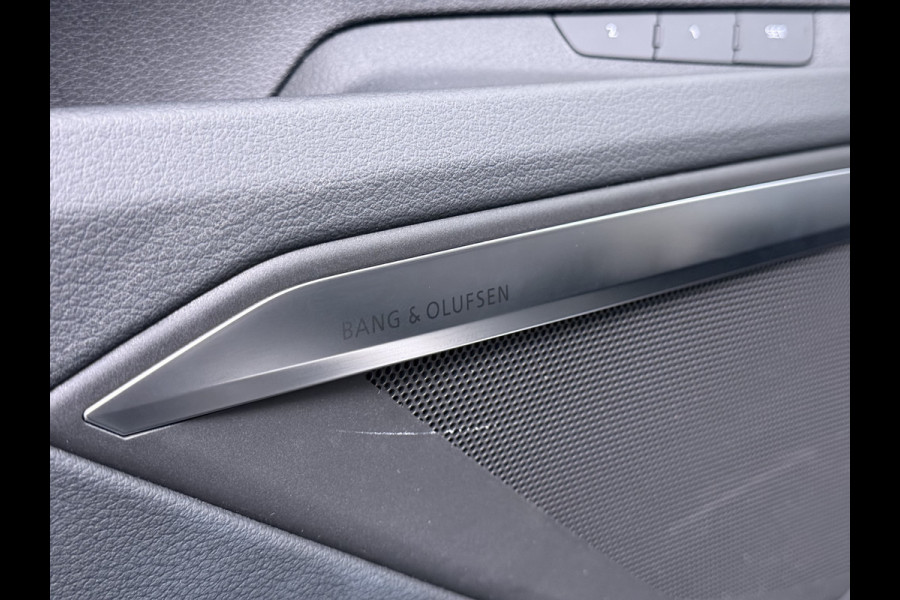 Audi e-tron 55 Quattro 95 kWh SOH 89% Panoramadak Lmv 22" Head-Up Adap.Cruise Bang&Olufsen® 4-Zone Ecc Navi 360°Camera Apple Carplay Android Stoel+Achterbankverwarming Privacy Glas DAB Elek.Achterklep Matrix-Led Keyless Zeer complete Audi!
