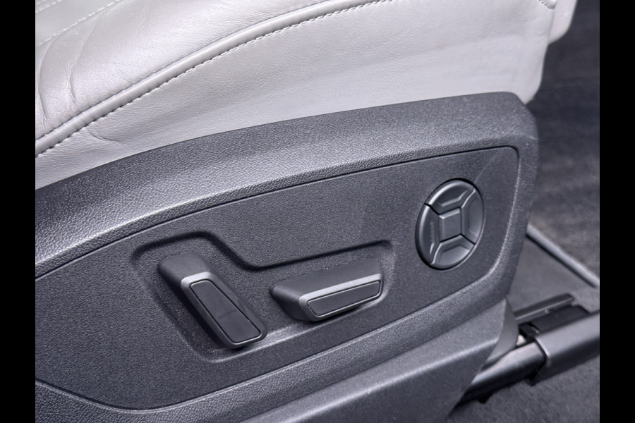 Audi e-tron 55 Quattro 95 kWh SOH 89% Panoramadak Lmv 22" Head-Up Adap.Cruise Bang&Olufsen® 4-Zone Ecc Navi 360°Camera Apple Carplay Android Stoel+Achterbankverwarming Privacy Glas DAB Elek.Achterklep Matrix-Led Keyless Zeer complete Audi!