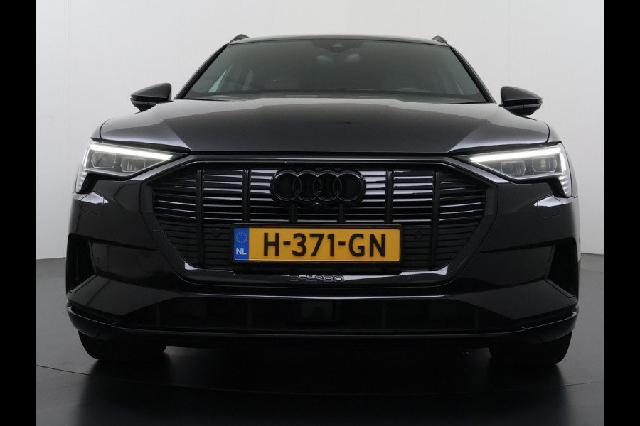 Audi e-tron 55 Quattro 95 kWh SOH 89% Panoramadak Lmv 22" Head-Up Adap.Cruise Bang&Olufsen® 4-Zone Ecc Navi 360°Camera Apple Carplay Android Stoel+Achterbankverwarming Privacy Glas DAB Elek.Achterklep Matrix-Led Keyless Zeer complete Audi!
