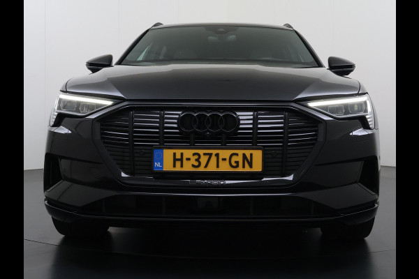 Audi e-tron 55 Quattro 95 kWh SOH 89% Panoramadak Lmv 22" Head-Up Adap.Cruise Bang&Olufsen® 4-Zone Ecc Navi 360°Camera Apple Carplay Android Stoel+Achterbankverwarming Privacy Glas DAB Elek.Achterklep Matrix-Led Keyless Zeer complete Audi!