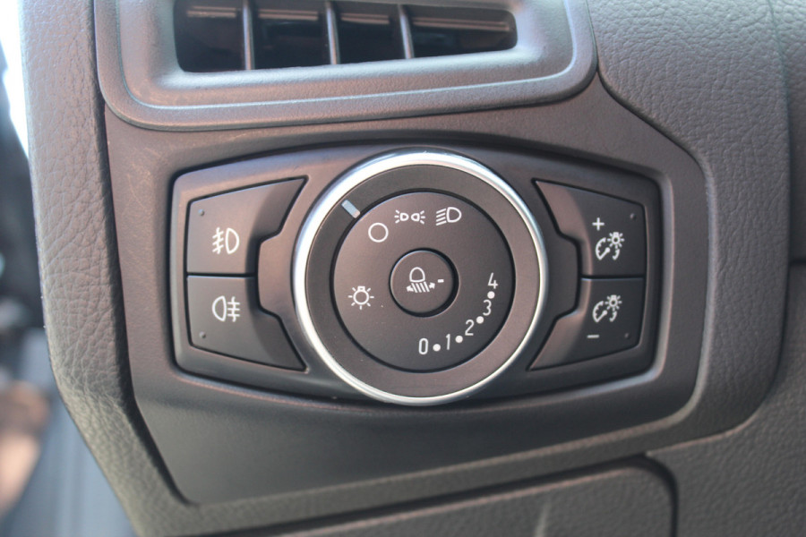 Ford FOCUS Wagon 1.0 Lease Edition , 125pk Airco , Cruise, Trekhaak ,Stoel,Stuur en Voorruitverwarming LM velgen , Bluetooth , Navigatie