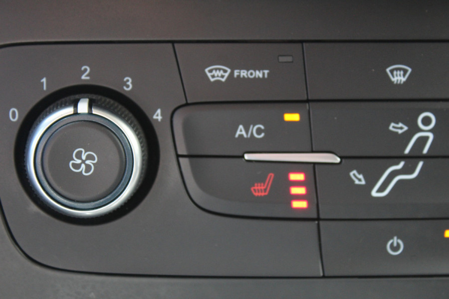 Ford FOCUS Wagon 1.0 Lease Edition , 125pk Airco , Cruise, Trekhaak ,Stoel,Stuur en Voorruitverwarming LM velgen , Bluetooth , Navigatie