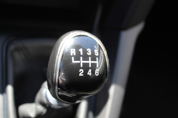 Ford FOCUS Wagon 1.0 Lease Edition , 125pk Airco , Cruise, Trekhaak ,Stoel,Stuur en Voorruitverwarming LM velgen , Bluetooth , Navigatie