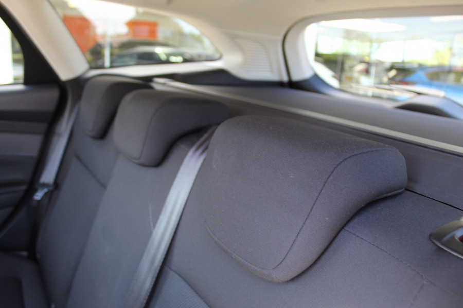 Ford FOCUS Wagon 1.0 Lease Edition , 125pk Airco , Cruise, Trekhaak ,Stoel,Stuur en Voorruitverwarming LM velgen , Bluetooth , Navigatie