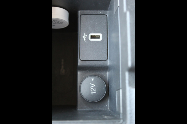 Ford FOCUS Wagon 1.0 Lease Edition , 125pk Airco , Cruise, Trekhaak ,Stoel,Stuur en Voorruitverwarming LM velgen , Bluetooth , Navigatie