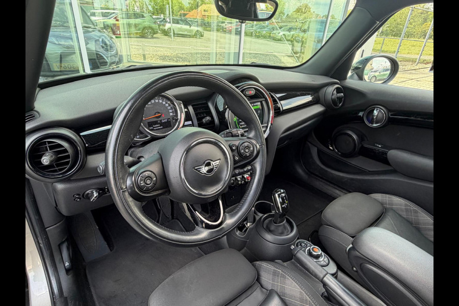 MINI Mini 1.5 Cooper Pepper | Panoramadak | Cruise Control | Apple Carplay | Navigatie | Climate Control | NAP | Dealer Onderhouden | Keyless | Automaat