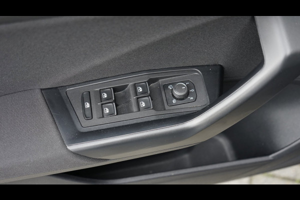 Volkswagen T-Roc 1.5 TSI Sport AUTOMAAT-ACC-CAMERA-FULL LED-KEYLESS-NAVIGATIE-MODE-TREKHAAK-STOELVERWARMING-VIRTUEEL
