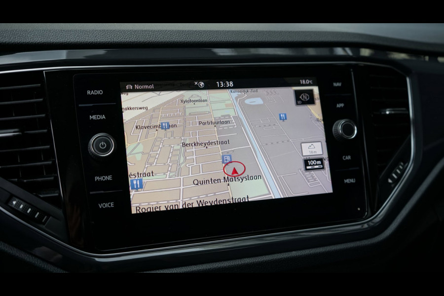 Volkswagen T-Roc 1.5 TSI Sport AUTOMAAT-ACC-CAMERA-FULL LED-KEYLESS-NAVIGATIE-MODE-TREKHAAK-STOELVERWARMING-VIRTUEEL