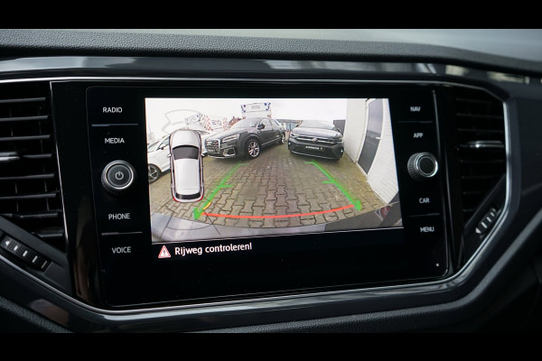 Volkswagen T-Roc 1.5 TSI Sport AUTOMAAT-ACC-CAMERA-FULL LED-KEYLESS-NAVIGATIE-MODE-TREKHAAK-STOELVERWARMING-VIRTUEEL