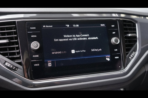 Volkswagen T-Roc 1.5 TSI Sport AUTOMAAT-ACC-CAMERA-FULL LED-KEYLESS-NAVIGATIE-MODE-TREKHAAK-STOELVERWARMING-VIRTUEEL