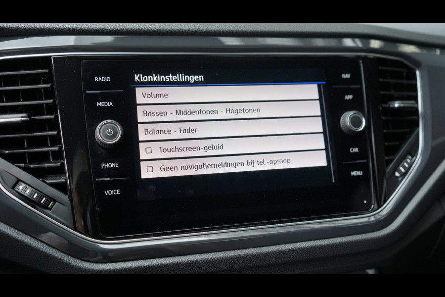 Volkswagen T-Roc 1.5 TSI Sport AUTOMAAT-ACC-CAMERA-FULL LED-KEYLESS-NAVIGATIE-MODE-TREKHAAK-STOELVERWARMING-VIRTUEEL
