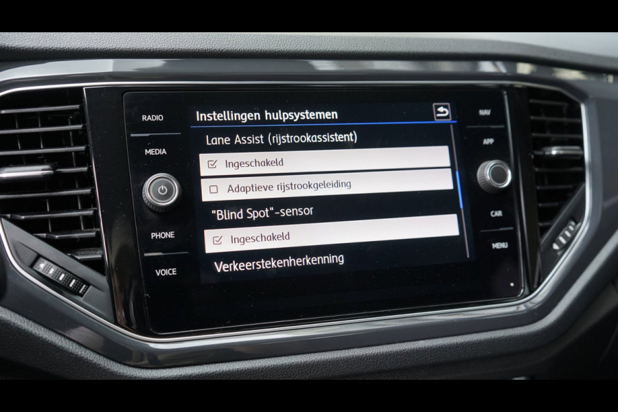Volkswagen T-Roc 1.5 TSI Sport AUTOMAAT-ACC-CAMERA-FULL LED-KEYLESS-NAVIGATIE-MODE-TREKHAAK-STOELVERWARMING-VIRTUEEL