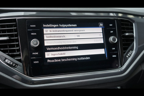 Volkswagen T-Roc 1.5 TSI Sport AUTOMAAT-ACC-CAMERA-FULL LED-KEYLESS-NAVIGATIE-MODE-TREKHAAK-STOELVERWARMING-VIRTUEEL