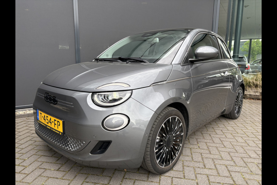 Fiat 500 La Prima by bocelli 42 kWh full option Achteruitrijcamera - Airco - Apple carplay - Navigatie - Parkeersensoren - Panorama dak - Stoelverwarming - Cruise control - Dodehoek detector - Elektrische ramen - Led verlichting - Bluetoot - Keyless start - Stuur leder - Stuur multifunctioneel - Licht metalen velgen 17 inch