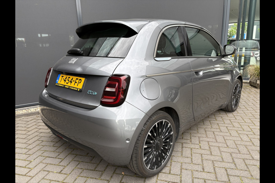 Fiat 500 La Prima by bocelli 42 kWh full option Achteruitrijcamera - Airco - Apple carplay - Navigatie - Parkeersensoren - Panorama dak - Stoelverwarming - Cruise control - Dodehoek detector - Elektrische ramen - Led verlichting - Bluetoot - Keyless start - Stuur leder - Stuur multifunctioneel - Licht metalen velgen 17 inch