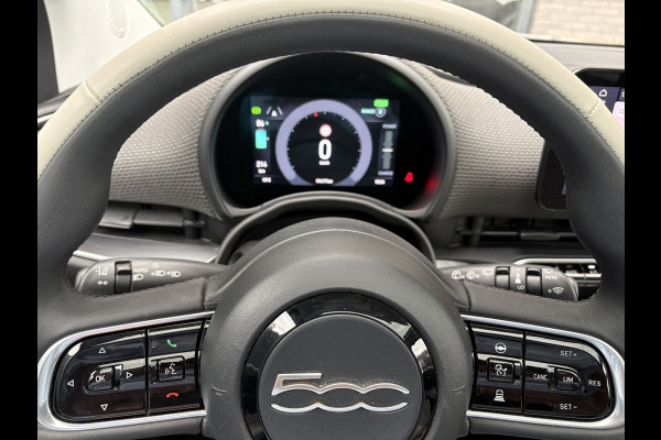 Fiat 500 La Prima by bocelli 42 kWh full option Achteruitrijcamera - Airco - Apple carplay - Navigatie - Parkeersensoren - Panorama dak - Stoelverwarming - Cruise control - Dodehoek detector - Elektrische ramen - Led verlichting - Bluetoot - Keyless start - Stuur leder - Stuur multifunctioneel - Licht metalen velgen 17 inch