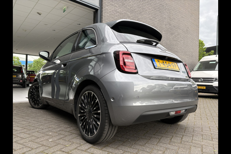 Fiat 500 La Prima by bocelli 42 kWh full option Achteruitrijcamera - Airco - Apple carplay - Navigatie - Parkeersensoren - Panorama dak - Stoelverwarming - Cruise control - Dodehoek detector - Elektrische ramen - Led verlichting - Bluetoot - Keyless start - Stuur leder - Stuur multifunctioneel - Licht metalen velgen 17 inch