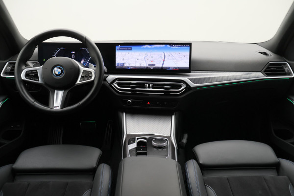 BMW 3 Serie Touring 320e M Sport Leder/Alcantara, Virtual Cockpit, LED, Elek. trekhaak, Apple Carplay, 18"
