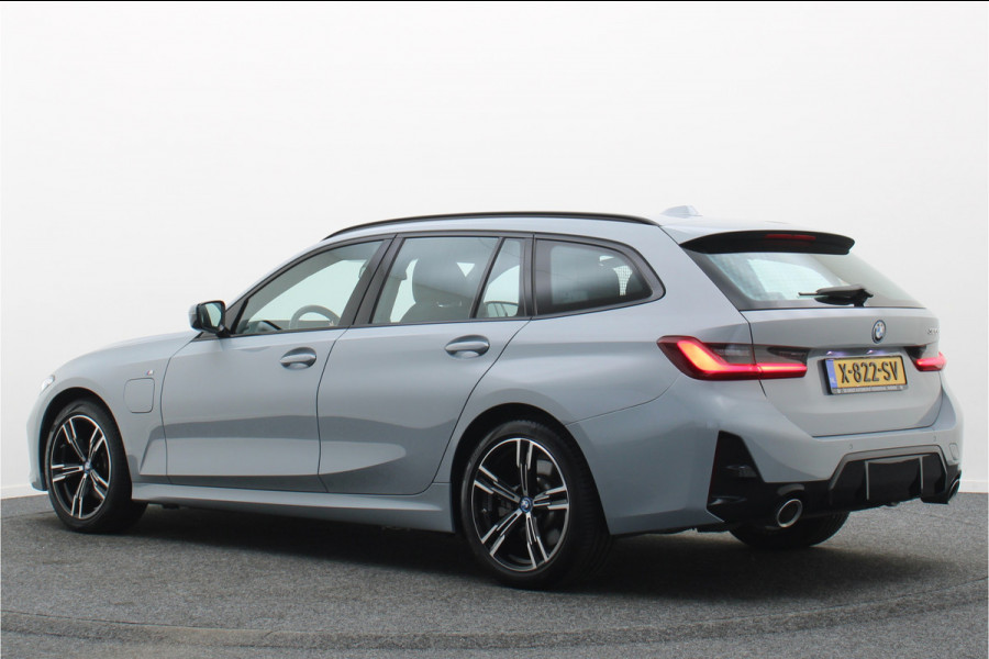 BMW 3 Serie Touring 320e M Sport Leder/Alcantara, Virtual Cockpit, LED, Elek. trekhaak, Apple Carplay, 18"