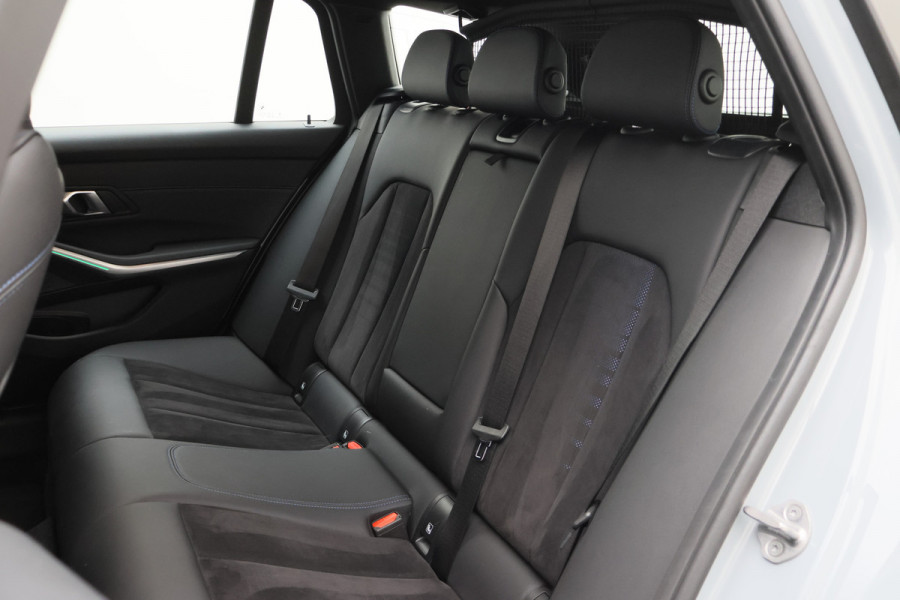 BMW 3 Serie Touring 320e M Sport Leder/Alcantara, Virtual Cockpit, LED, Elek. trekhaak, Apple Carplay, 18"