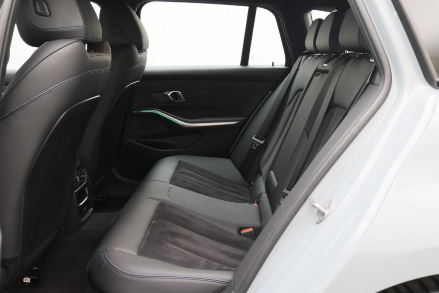 BMW 3 Serie Touring 320e M Sport Leder/Alcantara, Virtual Cockpit, LED, Elek. trekhaak, Apple Carplay, 18"
