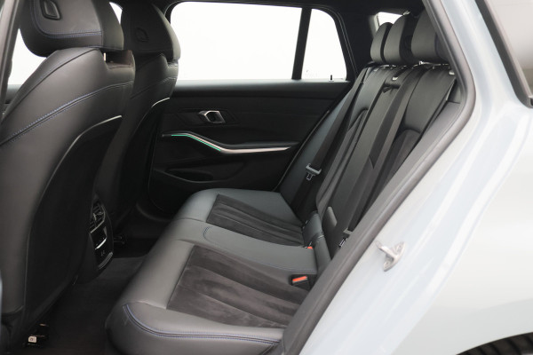 BMW 3 Serie Touring 320e M Sport Leder/Alcantara, Virtual Cockpit, LED, Elek. trekhaak, Apple Carplay, 18"