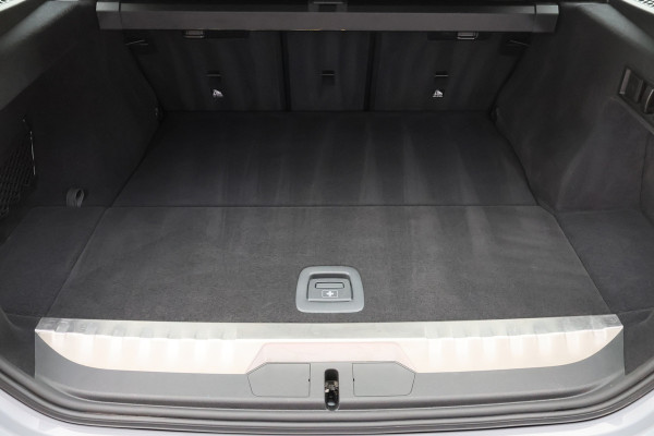 BMW 3 Serie Touring 320e M Sport Leder/Alcantara, Virtual Cockpit, LED, Elek. trekhaak, Apple Carplay, 18"