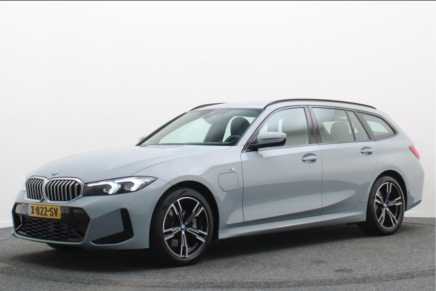 BMW 3 Serie Touring 320e M Sport Leder/Alcantara, Virtual Cockpit, LED, Elek. trekhaak, Apple Carplay, 18"