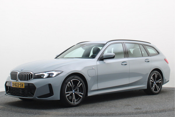 BMW 3 Serie Touring 320e M Sport Leder/Alcantara, Virtual Cockpit, LED, Elek. trekhaak, Apple Carplay, 18"