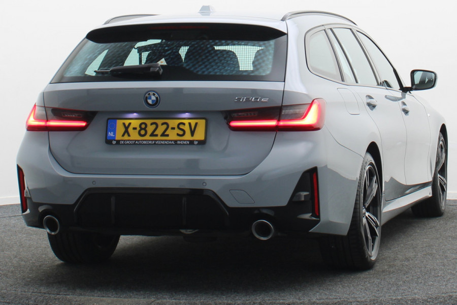 BMW 3 Serie Touring 320e M Sport Leder/Alcantara, Virtual Cockpit, LED, Elek. trekhaak, Apple Carplay, 18"
