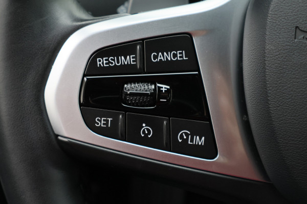 BMW 3 Serie Touring 320e M Sport Leder/Alcantara, Virtual Cockpit, LED, Elek. trekhaak, Apple Carplay, 18"