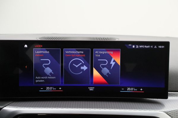 BMW 3 Serie Touring 320e M Sport Leder/Alcantara, Virtual Cockpit, LED, Elek. trekhaak, Apple Carplay, 18"