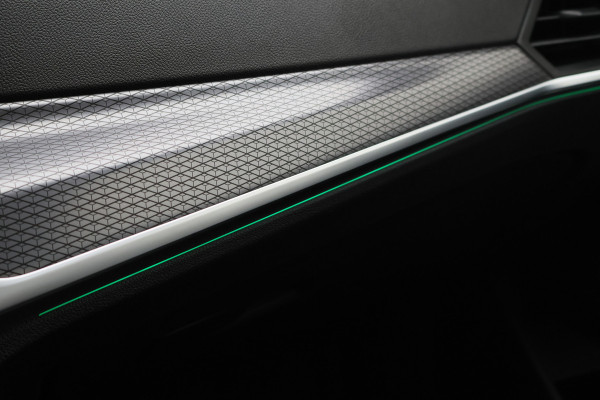 BMW 3 Serie Touring 320e M Sport Leder/Alcantara, Virtual Cockpit, LED, Elek. trekhaak, Apple Carplay, 18"