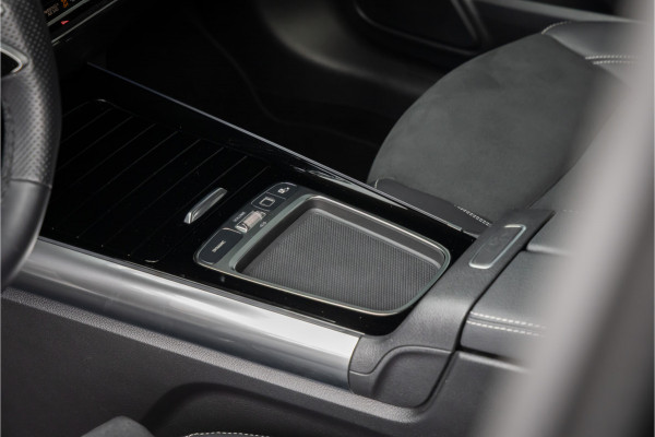 Mercedes-Benz GLA 200 d AMG Line 20 inch - Pano - Camera