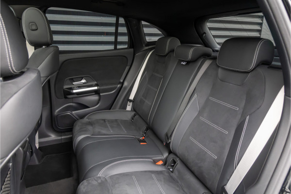 Mercedes-Benz GLA 200 d AMG Line 20 inch - Pano - Camera