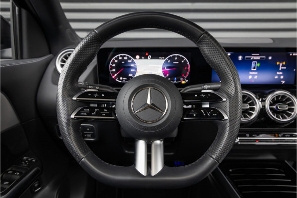 Mercedes-Benz GLA 200 d AMG Line 20 inch - Pano - Camera
