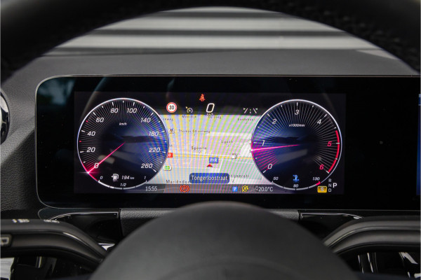 Mercedes-Benz GLA 200 d AMG Line 20 inch - Pano - Camera