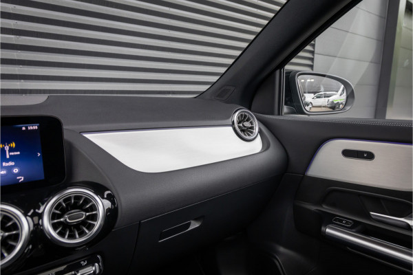 Mercedes-Benz GLA 200 d AMG Line 20 inch - Pano - Camera