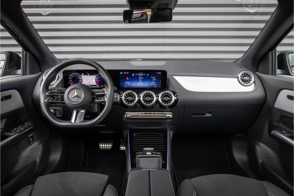 Mercedes-Benz GLA 200 d AMG Line 20 inch - Pano - Camera