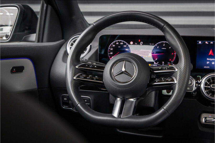 Mercedes-Benz GLA 200 d AMG Line 20 inch - Pano - Camera