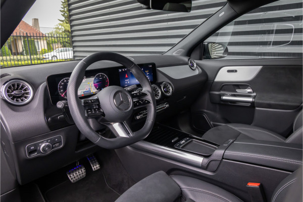 Mercedes-Benz GLA 200 d AMG Line 20 inch - Pano - Camera
