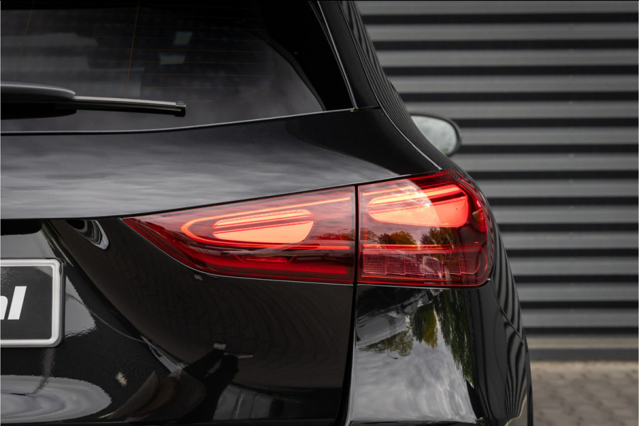 Mercedes-Benz GLA 200 d AMG Line 20 inch - Pano - Camera