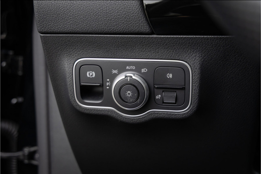 Mercedes-Benz GLA 200 d AMG Line 20 inch - Pano - Camera