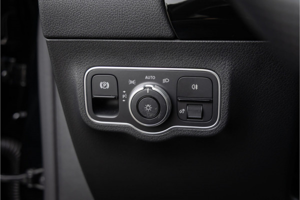 Mercedes-Benz GLA 200 d AMG Line 20 inch - Pano - Camera