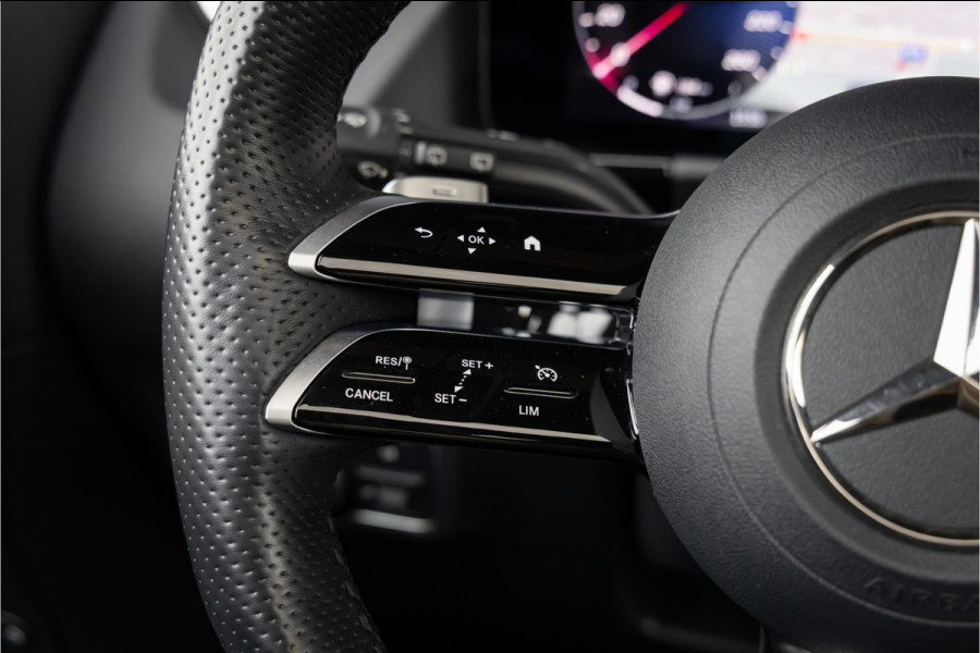 Mercedes-Benz GLA 200 d AMG Line 20 inch - Pano - Camera