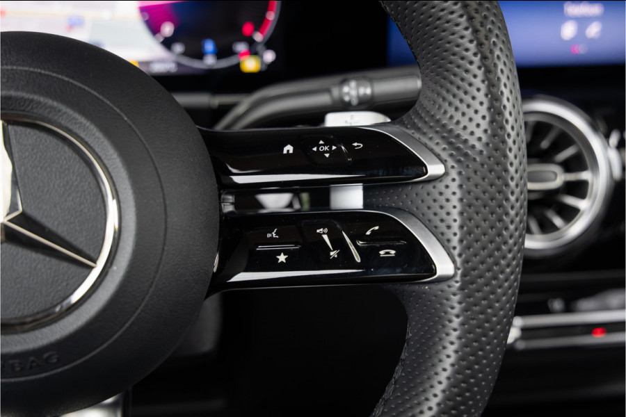 Mercedes-Benz GLA 200 d AMG Line 20 inch - Pano - Camera