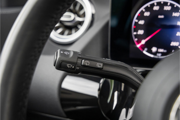 Mercedes-Benz GLA 200 d AMG Line 20 inch - Pano - Camera