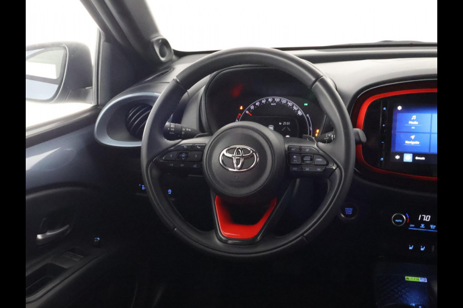 Toyota Aygo X 1.0 VVT-i S-CVT Undercover Jun Takahashi | JBL-Audio | Stoelverwarming | Parkeersensoren voor & achter |