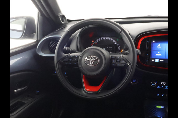 Toyota Aygo X 1.0 VVT-i S-CVT Undercover Jun Takahashi | JBL-Audio | Stoelverwarming | Parkeersensoren voor & achter |