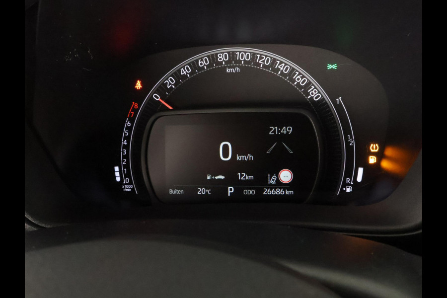 Toyota Aygo X 1.0 VVT-i S-CVT Undercover Jun Takahashi | JBL-Audio | Stoelverwarming | Parkeersensoren voor & achter |